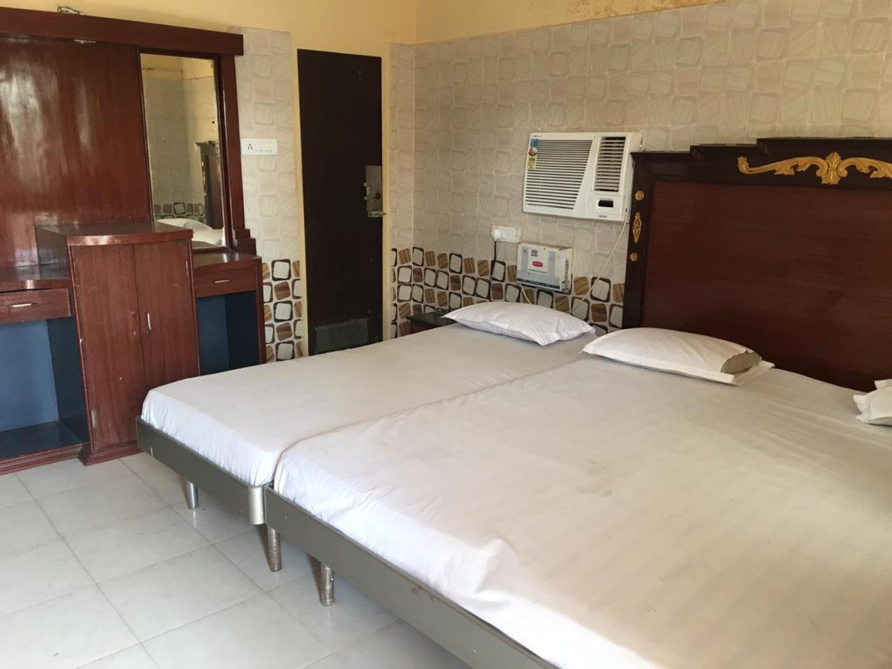 Hotel Maa Kamakhya Puri Exteriör bild