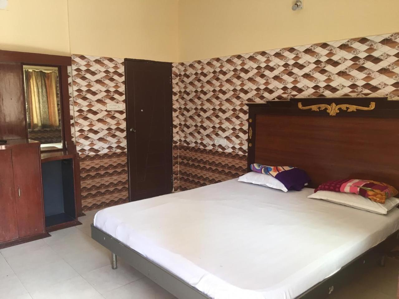 Hotel Maa Kamakhya Puri Exteriör bild